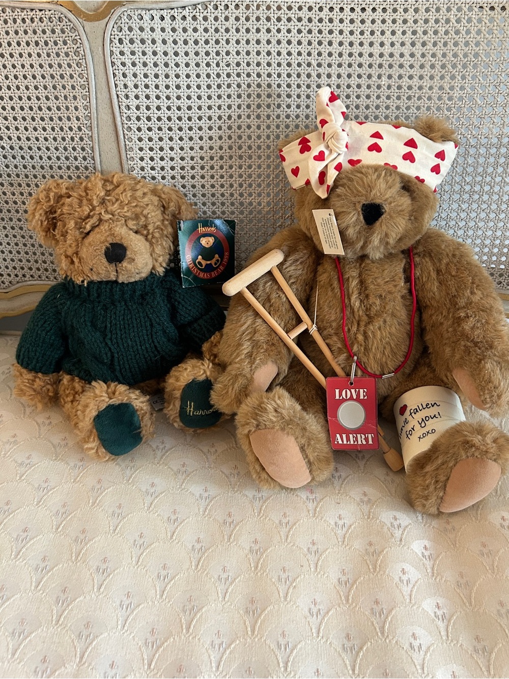 VERMONT Plush Teddy Bear 'Love Alert' Cast Crutches & HARRODS Christmas Bear Duo